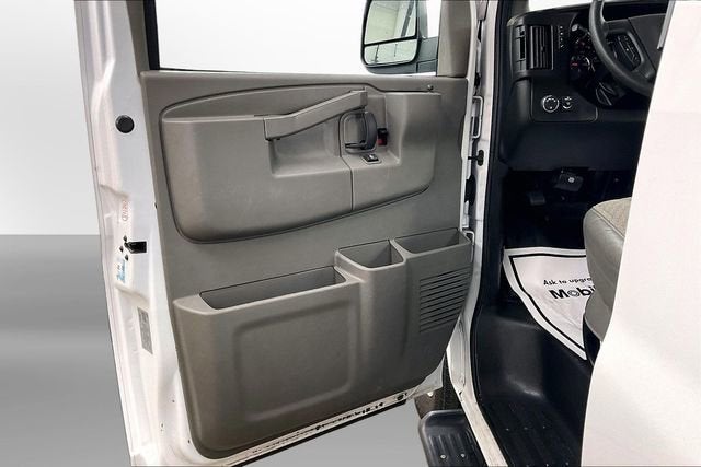 2023 Chevrolet Express Passenger 3500 1LT