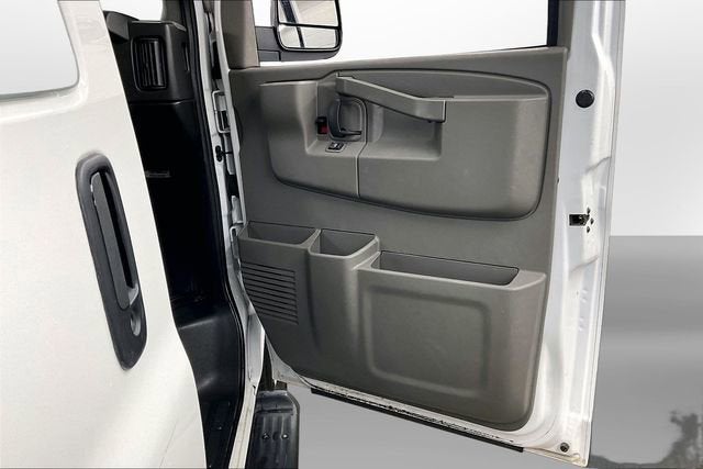 2023 Chevrolet Express Passenger 3500 1LT