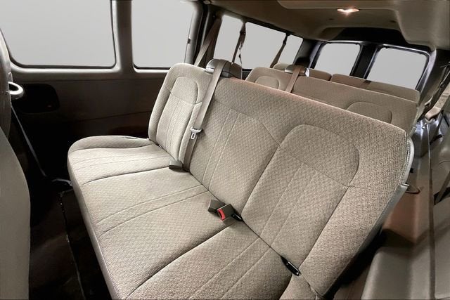 2023 Chevrolet Express Passenger 3500 1LT