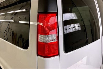 2023 Chevrolet Express Passenger 3500 1LT