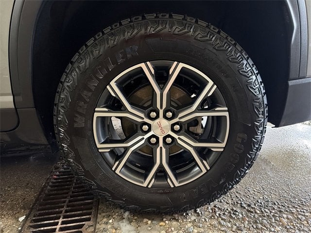 2024 GMC Acadia AT4