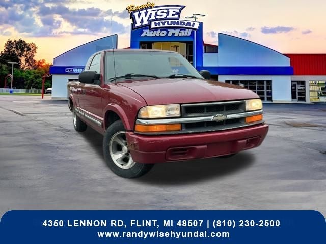 2001 Chevrolet S10 2WD Extended Cab LS w/3rd Door's photo