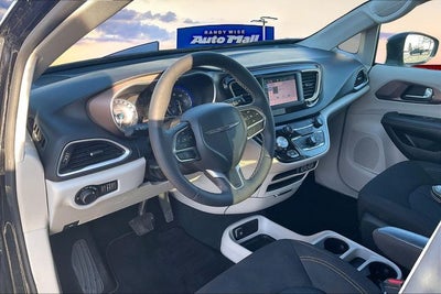 2024 Chrysler Voyager LX