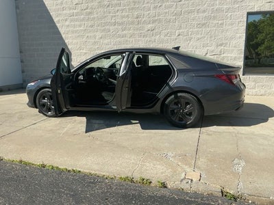 2022 Hyundai ELANTRA SEL
