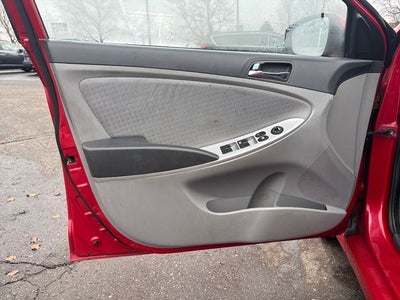 2012 Hyundai ACCENT SE