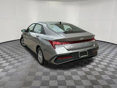 2024 Hyundai ELANTRA SE