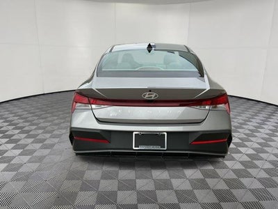 2024 Hyundai ELANTRA SE