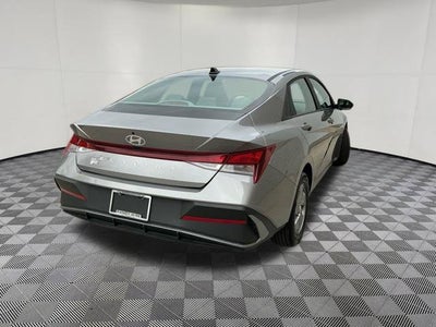 2024 Hyundai ELANTRA SE