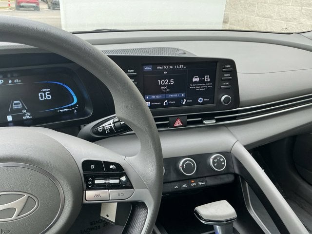 2024 Hyundai ELANTRA SE