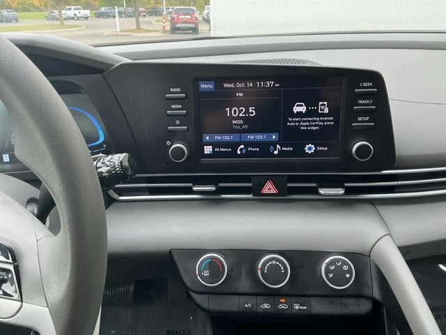 2024 Hyundai ELANTRA SE