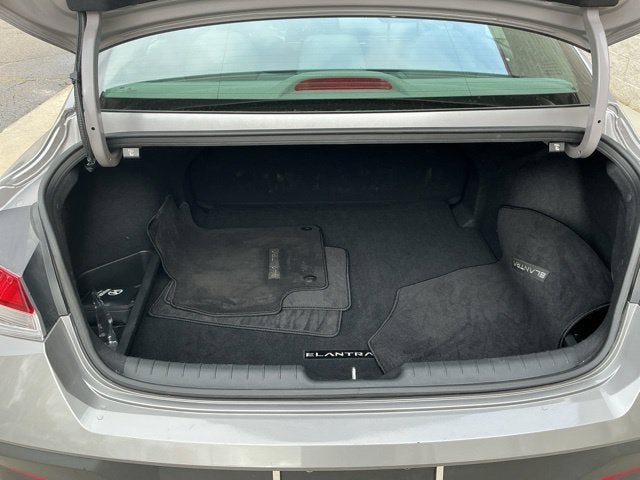2024 Hyundai ELANTRA SE