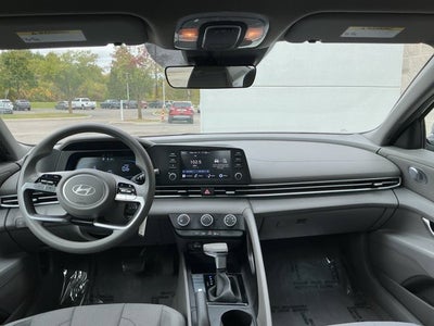 2024 Hyundai ELANTRA SE