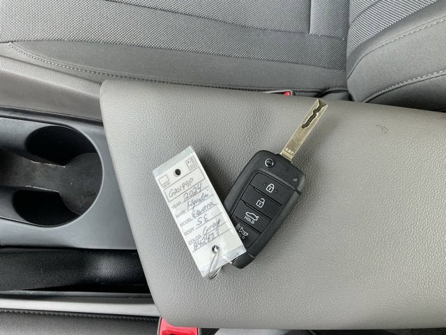 2024 Hyundai ELANTRA SE