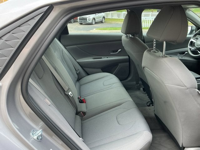 2024 Hyundai ELANTRA SE
