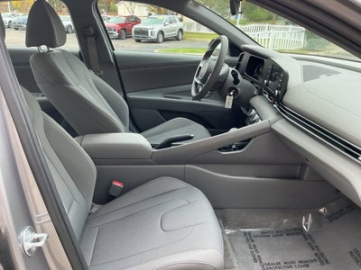 2024 Hyundai ELANTRA SE