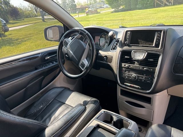 2016 Chrysler Town & Country Touring